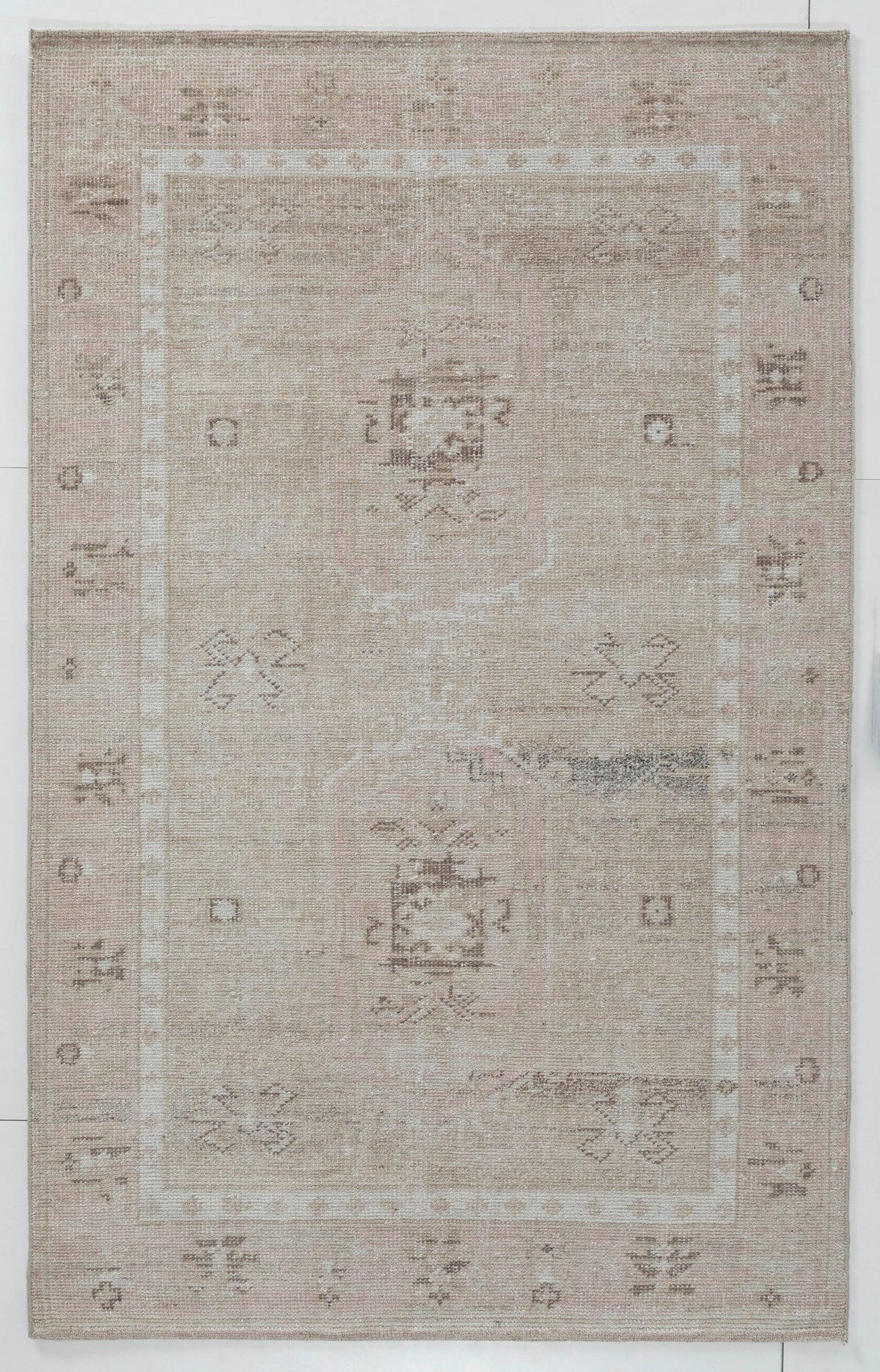 Vintage Medallion Hand Knotted Wool Area Rug 8x5 beige handknotted rug